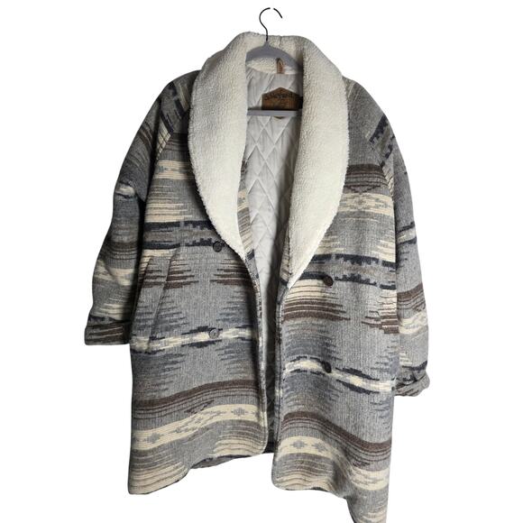 Vintage Woolrich Womens Large Gray Stripe Wool Blend Coat Aztec Fleece Collar